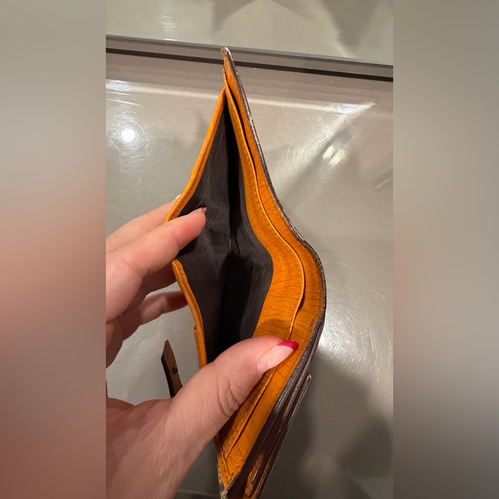 Gucci Beige and Brown Monogram Wallet - Picture 4 of 9